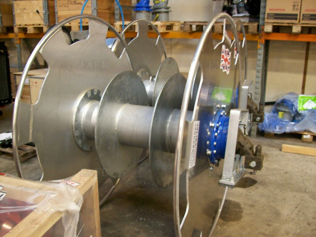 Hydraulic winches 